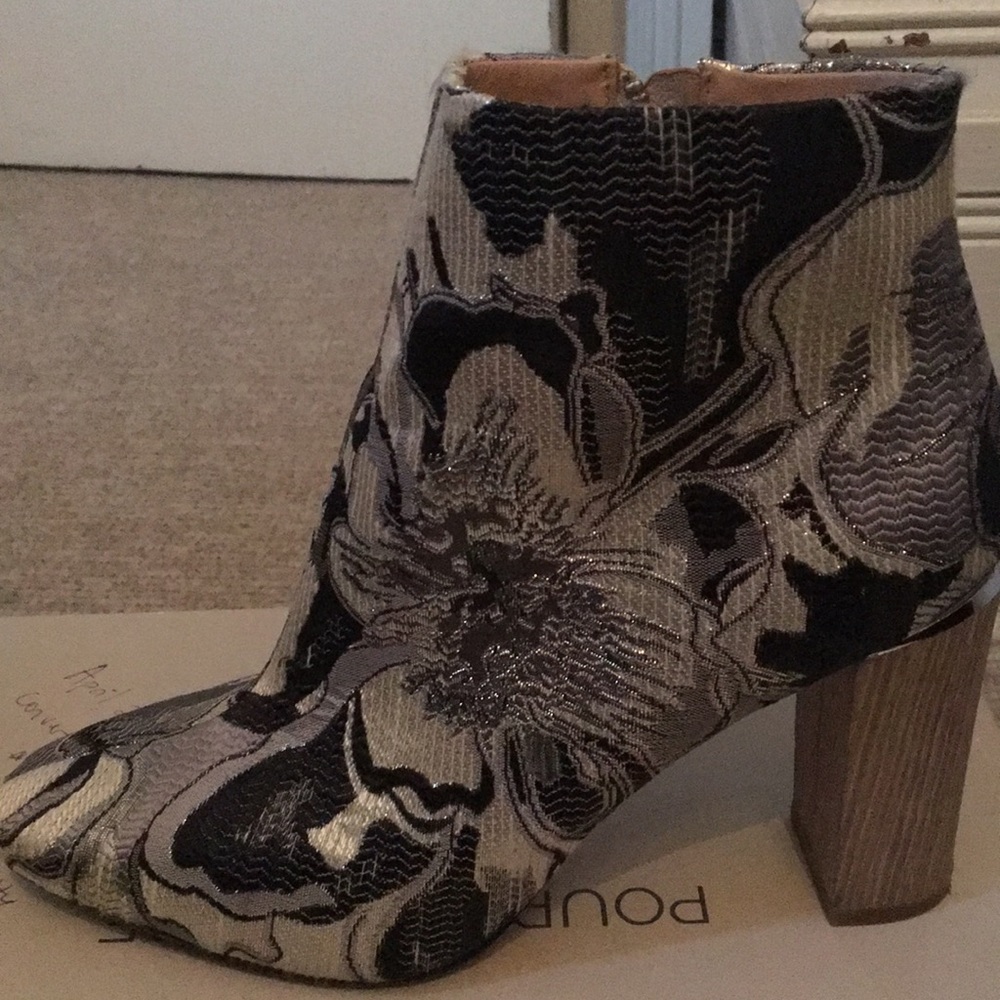 Pour la Victoire ankle boots in black/silver/gray